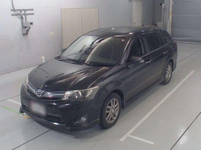 30365 Toyota Corolla fielder NZE161G 2013 г. (CAA Chubu)